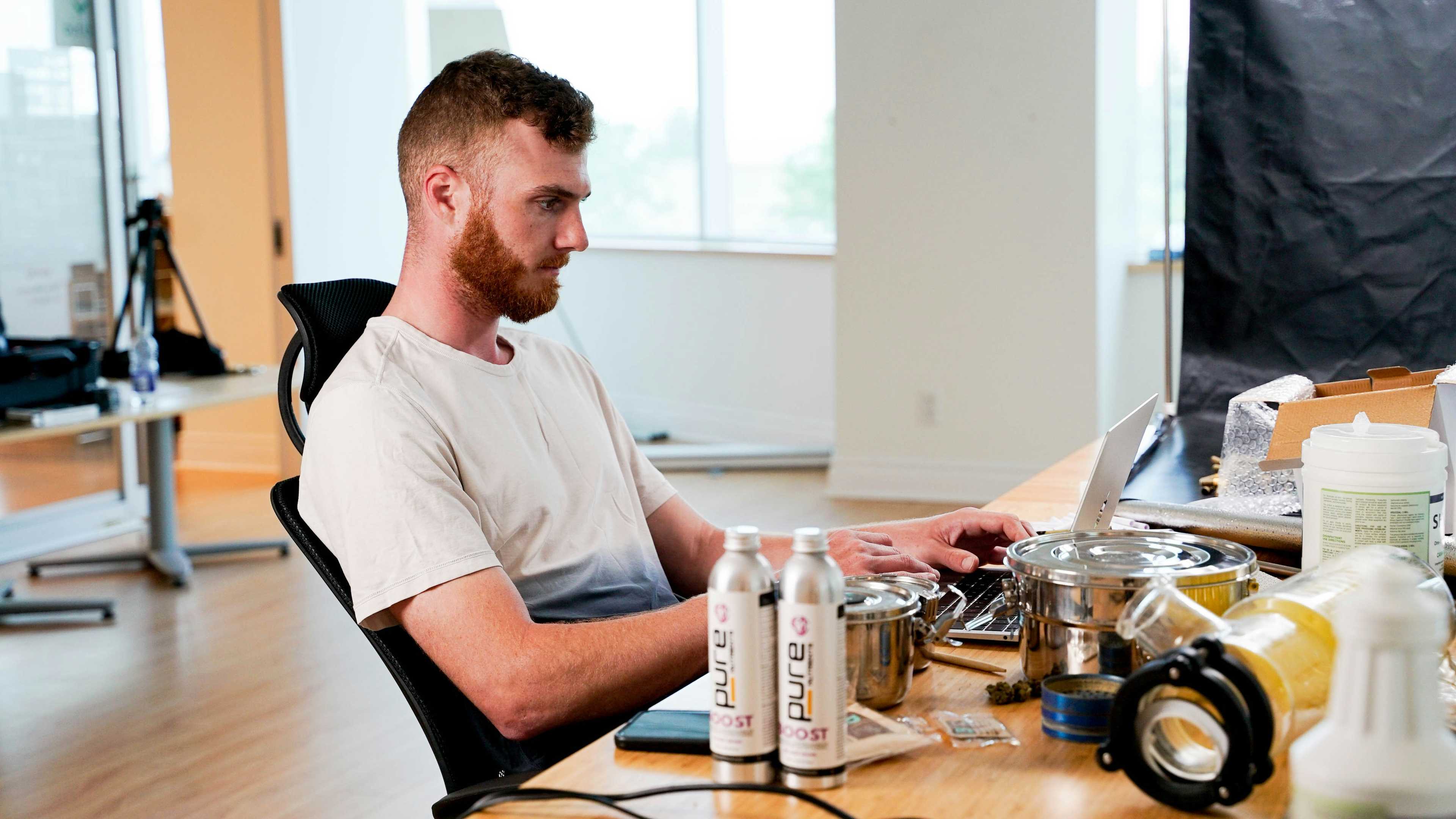 Image de couverture de l'article Développer un SaaS pour l'industrie musicale : Guide stratégique pour connecter artistes et labels