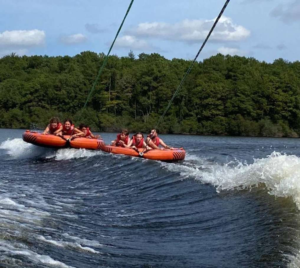 Bouée tractée sur le lac