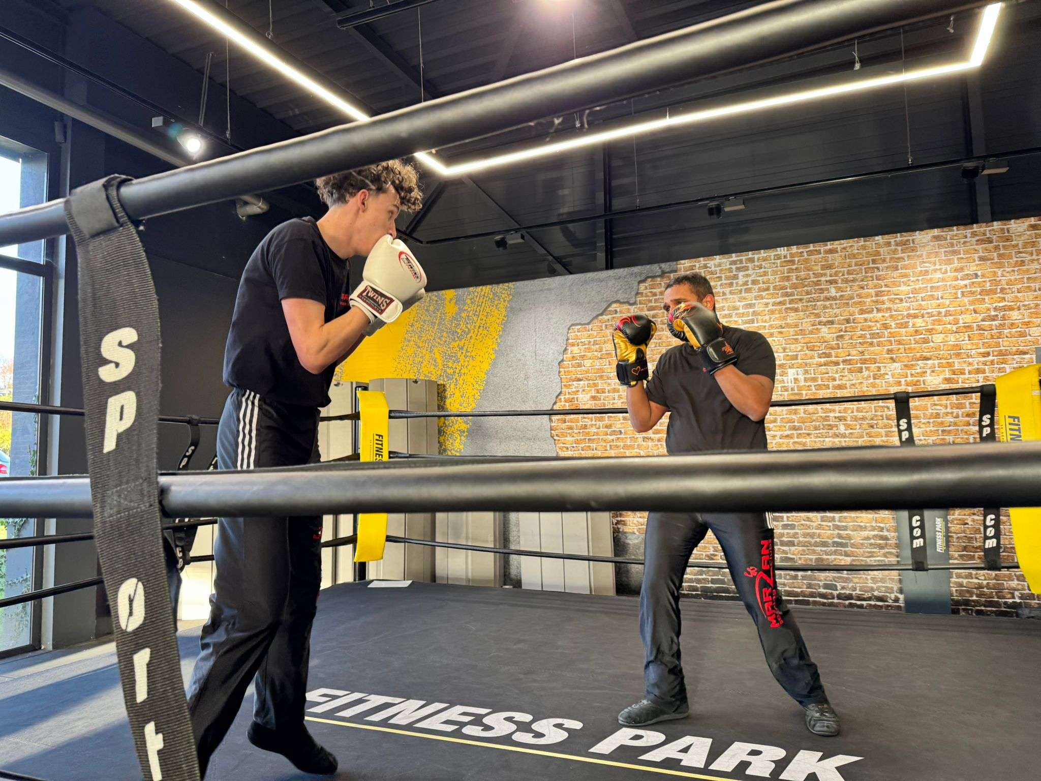 Photo 6 - Gant Jaune - Examen 2026