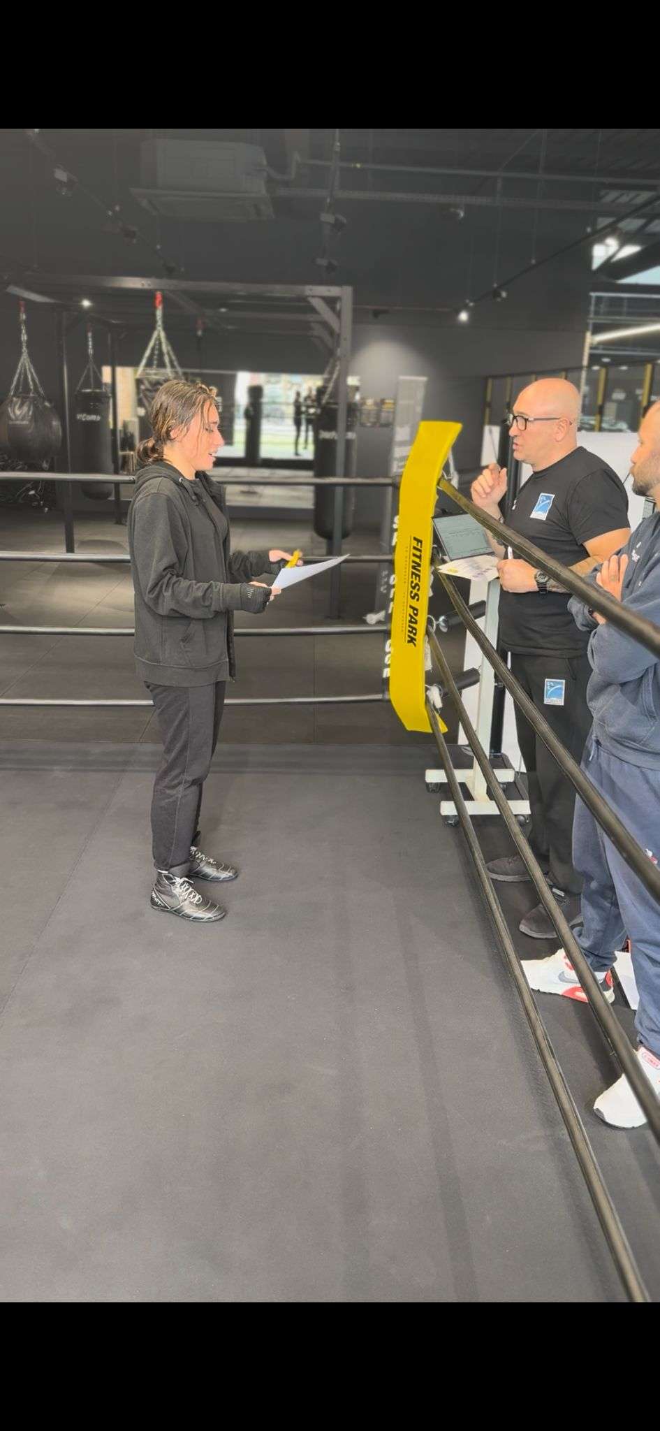 Photo 3 - Gant Jaune - Examen 2025