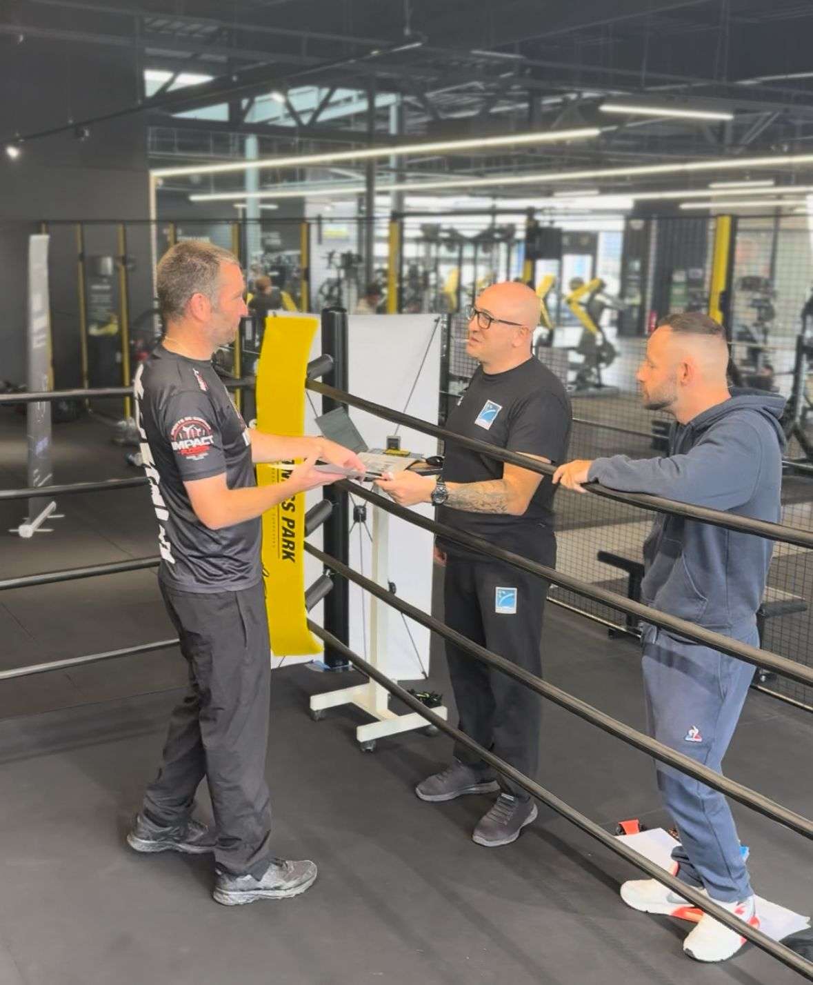 Photo 1 - Gant Jaune - Examen 2025